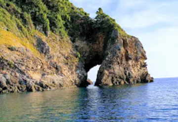 เกาะทะลุ