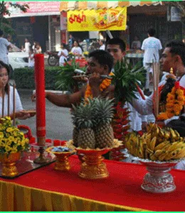เทศกาลกินเจ ร่างทรงจุดเทียน